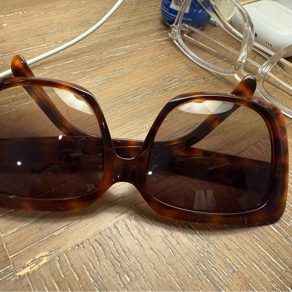 Tortoise Shell Square Sunglasses - Picture 3 of 6